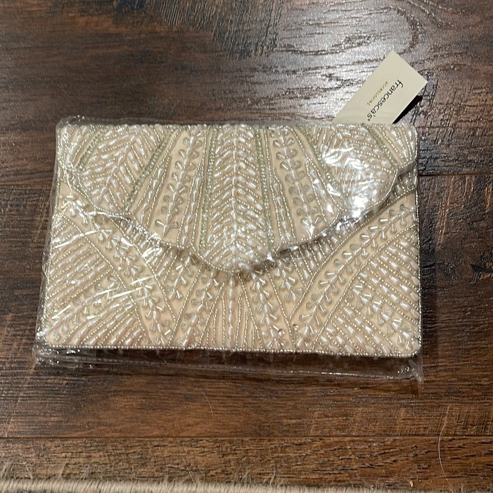 NWT Pearl Embellished Cluth
